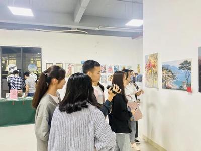 三亚理工职业学院举办第二届大学生艺术展暨助残义卖活动